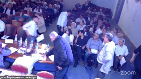 Embedded thumbnail for Sesión Ordinaria 09/10/2025. Municipio de Tomás Gomensoro